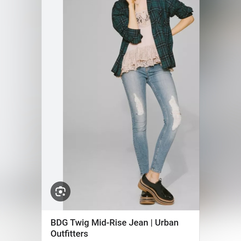 BDG Urban Outfitters Twig Mid Rise Distressed Jeans
